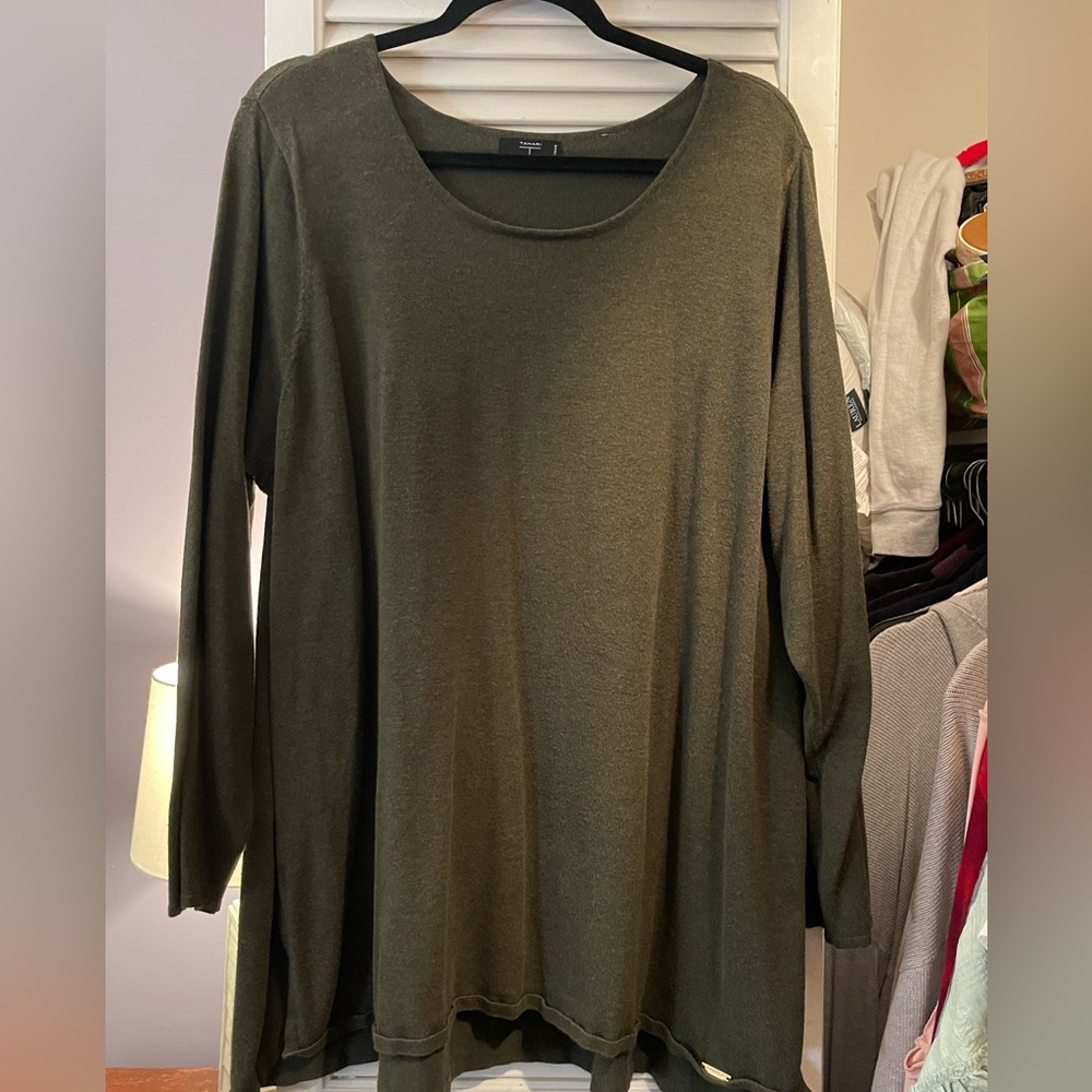 Tahari olive green lightweight sweater